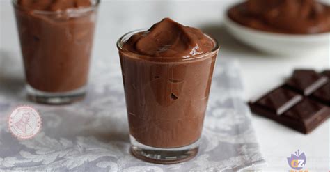 250 g di mascarpone, 100 g di cioccolato al latte. CREMA AL MASCARPONE AL CIOCCOLATO ricetta facile