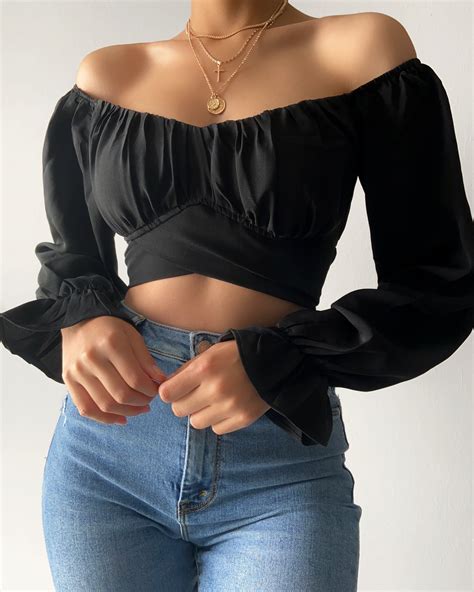 Juliza Crop Top Black In 2021 Long Sleeve Cropped Top Outfits Crop