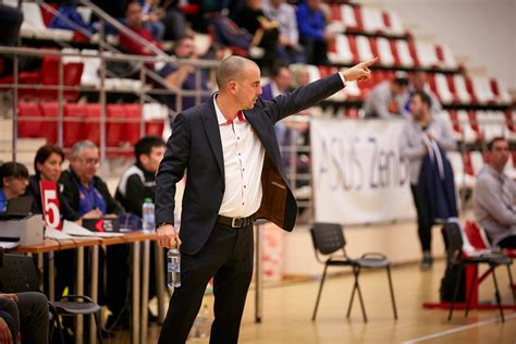 Dinamo bucuresti have been losing at both half time and full time in their last 4 home matches (liga i). DINAMO-Voluntari: Sa continuam ce am inceput - Dinamo1948
