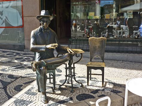 Fernando Pessoa Descubra A Lisboa Do Famoso Poeta