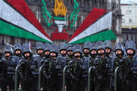 Amlo encabezará día del ejército mexicano en saltillo, coahuila. Vivir con VIH en el ejército mexicano: son más de cien y ...