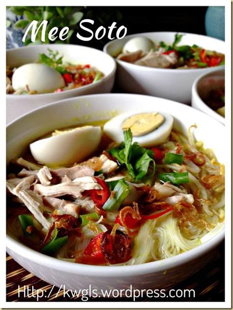 See more ideas about indonesian food, food receipes, diy food recipes. Mee Soto Ayam (马来鸡汤面） | Yummy noodles, Yummy asian food ...