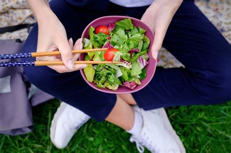 This is especially true if you eat foods that take a long time to digest, such as greasy, fatty, or fried foods (though it's best to avoid these before running). The Best Foods to Eat Before Running a 5K | Livestrong.com