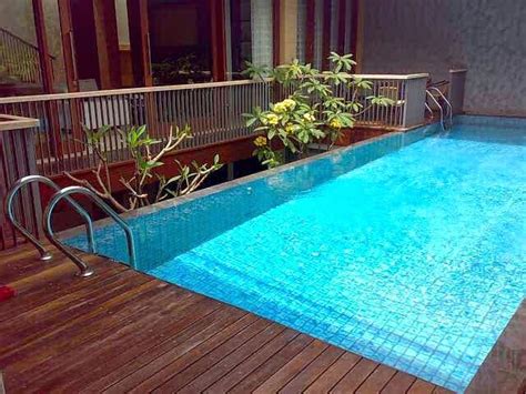 Kolam renang di rumah menjadi salah satu hal yang dapat melengkapi keindahan hunian anda. Desain Kolam Renang di Dalam Rumah Sederhana Elegan