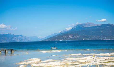 Jamaica beach or giamaica beach. Kostenloses Foto: Gardasee, Sirmione, Strand, Berge ...