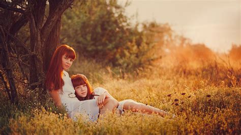 Wallpaper Sunlight Women Outdoors Redhead Children Grass Morning