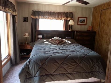 Overall, two bedroom mobile homes are great for new homeowners, retirees, and single families searching for an affordable yet quality built florida home. Inexpensive Redo Of Bedroom In Mobile Home - Remodeling ...