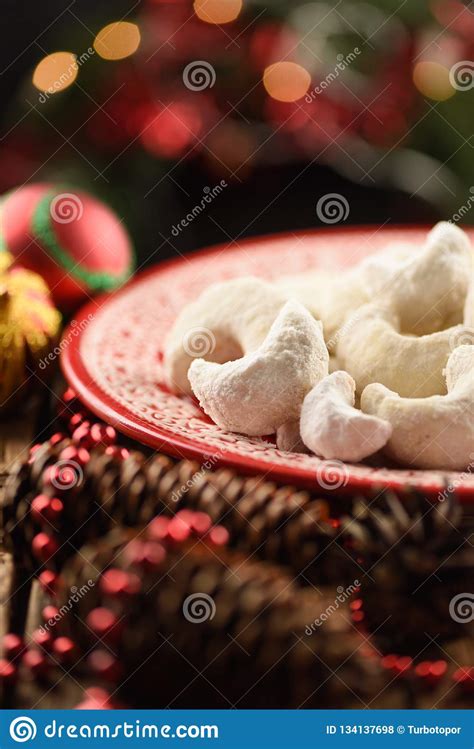 The traditional christmas dinner that is cooked in the austrian households includes baked carp. Traditional Austrian Christmas Pastry: Vanilla Crescent ...