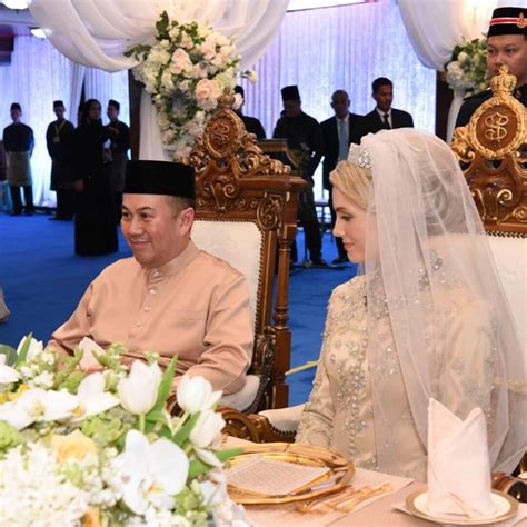 Tengku ismail leon petra tengku muhammad v faris petra was born on may 21, voevodina revealed via a post on instagram. Sekitar Majlis Perkahwinan Tengku Makhota Kelantan Dengan ...