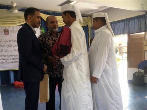 Di malaysia, ada beberapa macam tipe sekolah yaitu sekolah menengah kebangsaan yang memakai bahasa melayu sebagai pengantar, dan sekolah jenis kebangsaan yang menggunakan bahasa. Yayasan UEA Bantu Empat Sekolah Rohingya di Malaysia ...