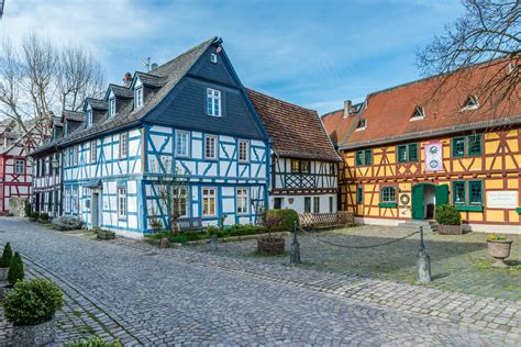Ob bäcker, metzger, rewe, lidl o der die fußgängerzone. Eltville - Gelbes Haus Foto & Bild | architektur ...