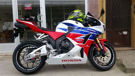 In the database of masbukti.com, available 2 at the release time, manufacturer's suggested retail price (msrp) for the basic version of 2015 honda cbr600rr is found to be ~ $5,300, while the most expensive one is ~ $8,500. 2015 HONDA CBR 600 RR | Picture 2737566