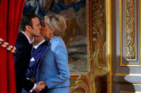 Emmanuel Et Brigitte Macron Les Amoureux De Lelysée
