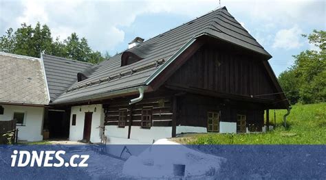 Celé léto pije piña coladu. Česká zimní dovolená. Podívejte se, jaké horské chalupy ...