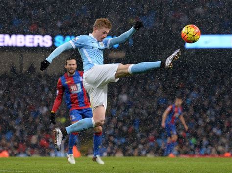 Belçikalı yıldızın gözünde oluşan darbeye bağlı şişlik dikkat çekti. Kevin De Bruyne Eyes Manchester City Return By End of ...