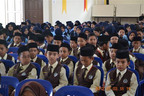 Sekolah menengah kebangsaan alam damai. Sekitar Majlis Perlantikan Badan Kepimpinan Murid ...