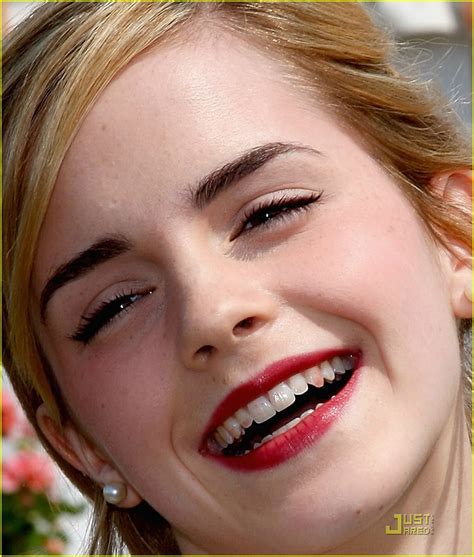 Emma Watson Has Lipstick Teeth Photo 1299631 Pictures Just Jared