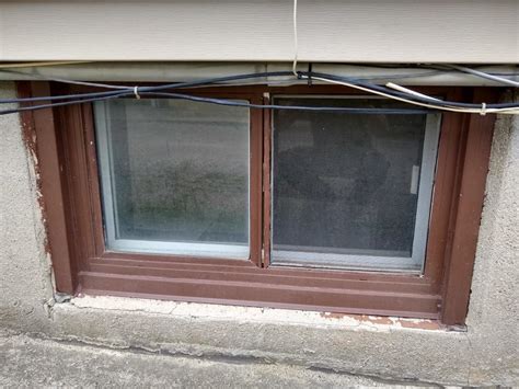 The exact methods depend on the type of window you are putting in and vary from one manufacturer to the next. How to install new window for vinyl siding home? - DoItYourself.com Community Forums
