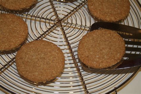 C'est un mélange de farine et de matière grasse laissés à feux doux puis mouillé par du lait, du vin, de l'eau. de sucre roux -30g de vergeoise blonde | La cuisine de ...
