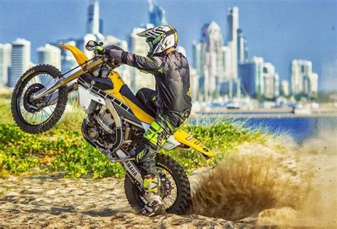 How to do a wheelie on a 4 stroke or. 5 Best Dirt Bikes to Wheelie (Plus Helpful How-To Hints)