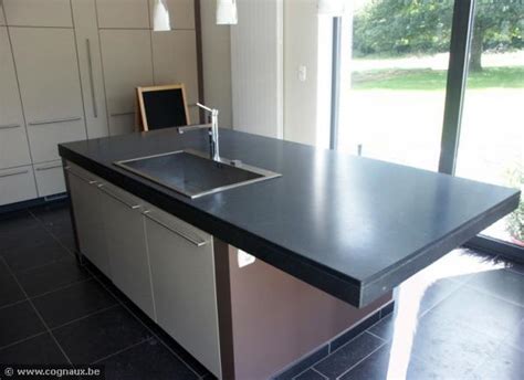 Il se doit d'être à la fois résistant, design et polyvalent. Plan de travail cuisine en pierre Belgique - Design Stone