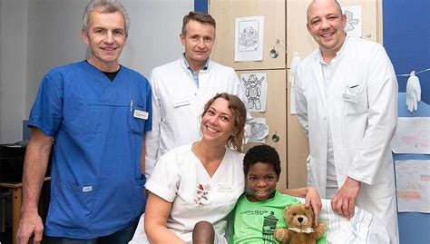 250 angolaner und 170 expatriates arbeiten in der fabrik, die eine jährliche kapazität von 400.000 hektolitern bier hat. Barmer Helios-Klinikum hilft Kind aus Angola auf die Beine ...