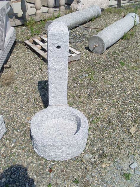 Diversi tipi di pavimentazione, rivestimenti in pietra, ed altre realizzazioni su. Vendita e fornitura Fontane in Pietra di Luserna e Serizzo ...