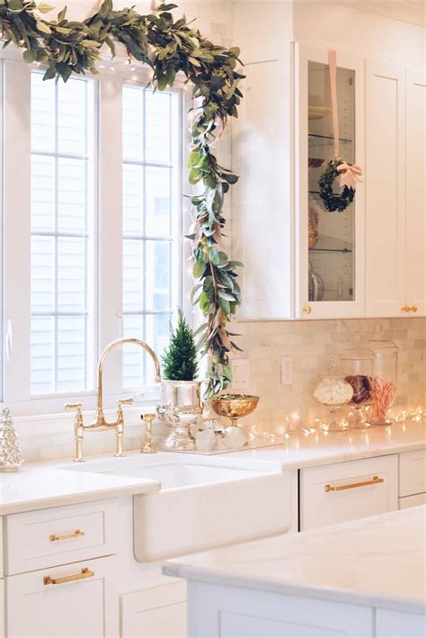 The carolina pine is a mixed branch garland featuring bristle tips and flocked pine cones. Elegant Christmas Part II - Christmas Kitchen Decor - The Pink Dream
