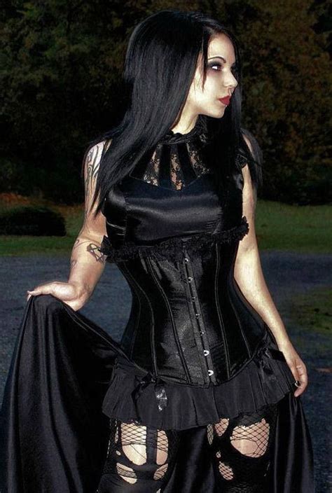 gotische gothic girls goth beauty dark beauty dark fashion gothic fashion gothic looks