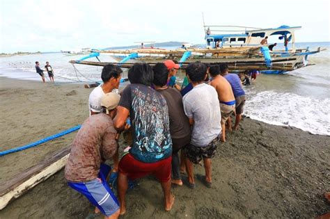 The philippine sea has the philippines and taiwan to the west, japan to the north, the marianas attributed to an extensive vicariance and island integrations, the philippines contains the highest. Cabinet meeting on sinking of Filipino fishing boat set ...