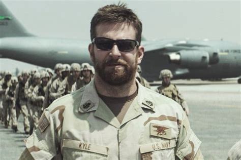 American sniper is the inside story of what it's like to be in war. Jason Dean Hall: American Sniper: Charakterisierung von ...