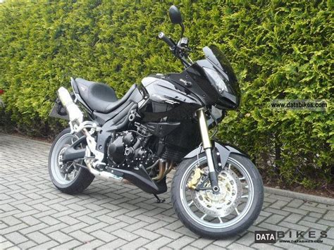 Four stroke, transverse three cylinder, dohc, 4 valves per cylinder. 2008 Triumph Tiger 1050 ABS