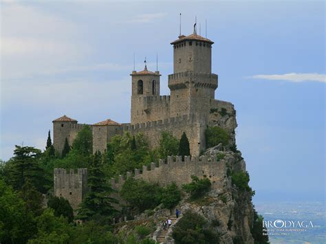 Evening streets of san marino. San Marino, Italy - Castles Wallpaper (622525) - Fanpop