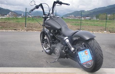 Die 2018er fat bob ist bereits ab werk ein echter hingucker und eigentlich kann man sich mit der serienversion überall blicken lassen. Umgebautes Motorrad Harley-Davidson Dyna Street Bob FXDB ...