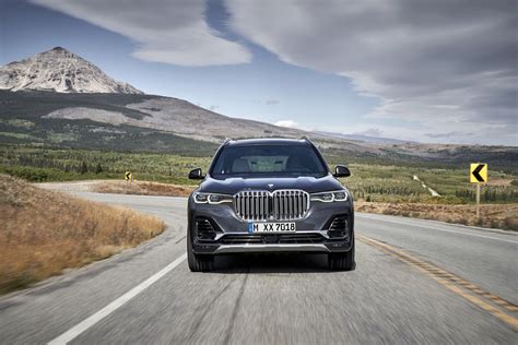 Take a look at these charts. Photo Comparison: BMW X7 vs Mercedes-Benz GLS-Class