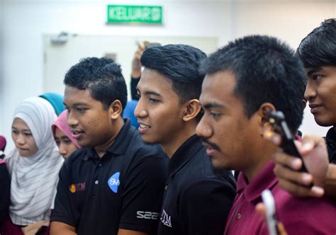 Petronas dagangan berhad year : Industrial Visit, SHARP Manufacturing Corporation (M) Sdn ...
