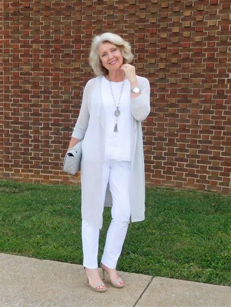 110 Elegant Outfit Ideas For Women Over 60