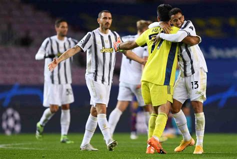Juventus battuta dal barcellona nell'amichevole di prestigio giocata contro il barcellona per il trofeo gamper, distrazioni da correggere. Barcellona-Juventus, Buffon: "Ci serve continuità ...