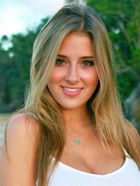 Claire Abbott • Height Weight Size Body Measurements Biography