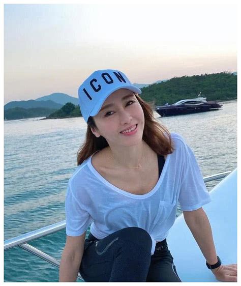 Read reviews from world's largest community for readers. 48岁黎姿身材堪比妙龄少女，与富豪老公结婚11年已经幸福!__财经头条