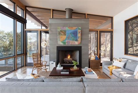 He remains on the loose. Blue Lake Retreat: Une maison surplombant un lac de rêve ...