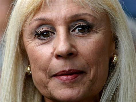 Raffaella carrà morta, l'annuncio la notizia della dipartita di raffaella carrà è stata data dal coreografo ed ex compagno sergio japino. Lutto per Raffaella Carrà, è morta la cugina Nadia Masacci