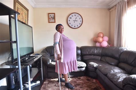 37 Year Old South African Woman Gives Birth To 10 Babies Breaks