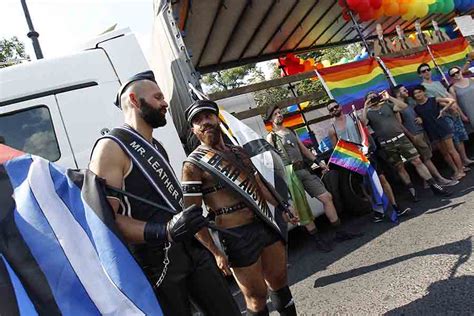 Jun 12, 2021 · budapest pride fesztivál programsorozatához kapcsolódik, így ha nem is egy önálló, hagyományos felvonulás lesz, inkább a kreatív utat választották a pandémia időszakában. Budapest Pride: Megindult a menet - fotók - Librarius.hu