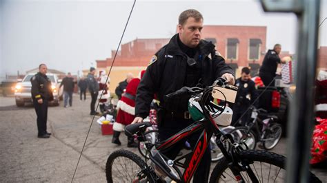 Stockton PD brings gifts to victims of violent crime