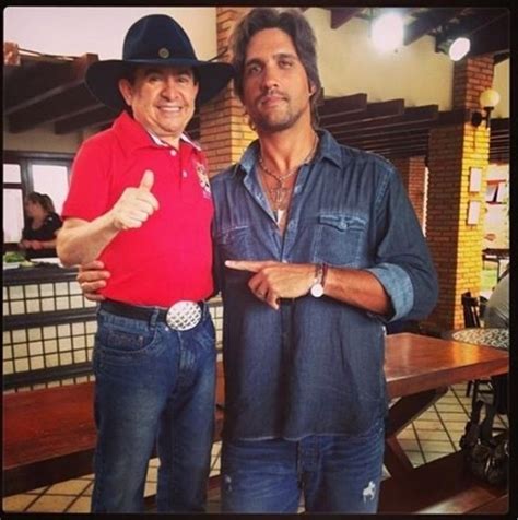Ver las letras de sérgio reis y escuchar panela velha, couro de boi, o menino da porteira, pé de cedro, adeus mariana y más canciones! Veja as brincadeiras no Instagram de Solimões, dupla de ...