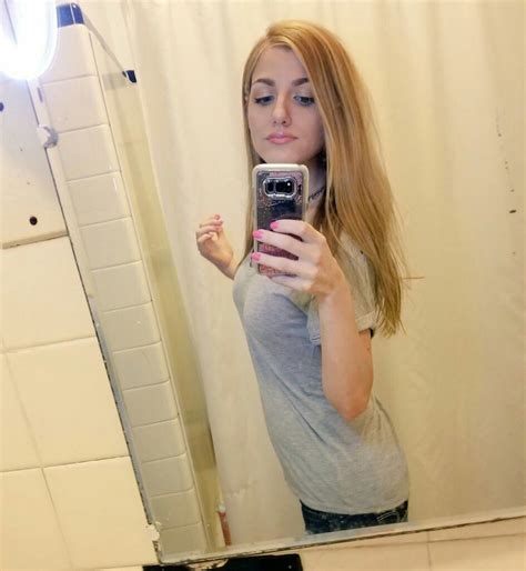 Pin By Qwerty Dghvdger On Sexy White Girls White Girls Mirror Selfie