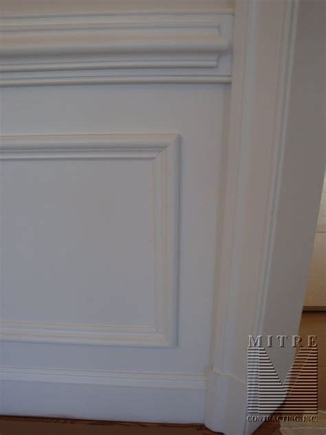 Wainscoting is the wall paneling used to line or wainscot (pronounced wān′·skət or wān′·skŏt) the lower third of an interior wall, just below the chair rail and above the baseboard or skirting. 2 piece Chair Rail - Panel Moulding Shadowboxes ...