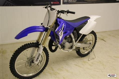 Yamaha's yz125 is one of the smallest competition dirt bikes, but don't let size fool you. NEW 2014 Yamaha YZ125 MX Motocross Dirtbike 2-Stroke YZ ...