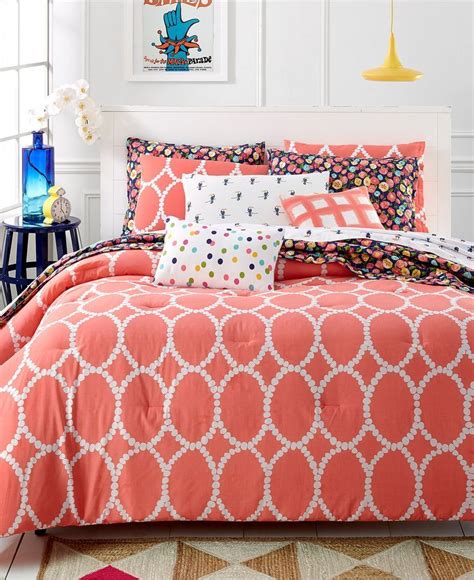 Dance with colorful mermaids and dream of salty seas with this quilt set. Pin by Tinashe DESIGN STUDIO on BEDDING PHOTOGRAPHY ...